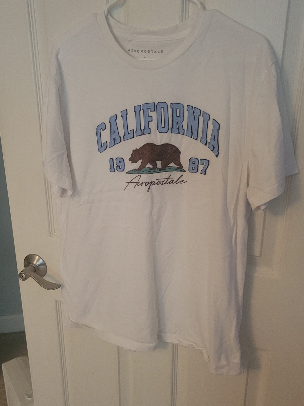 Aeropostale White Tee with Brown Bear and Light Blue Lettering Euc Large